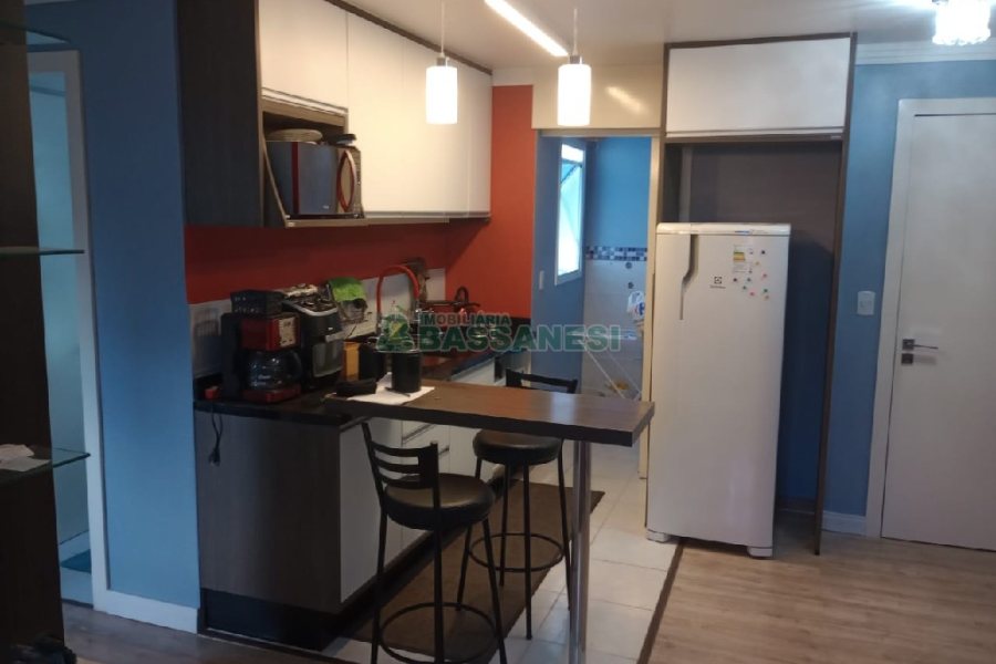 Apartamento com 49m², 2 dormitórios, 1 vaga, no bairro Charqueadas em Caxias do Sul para Comprar