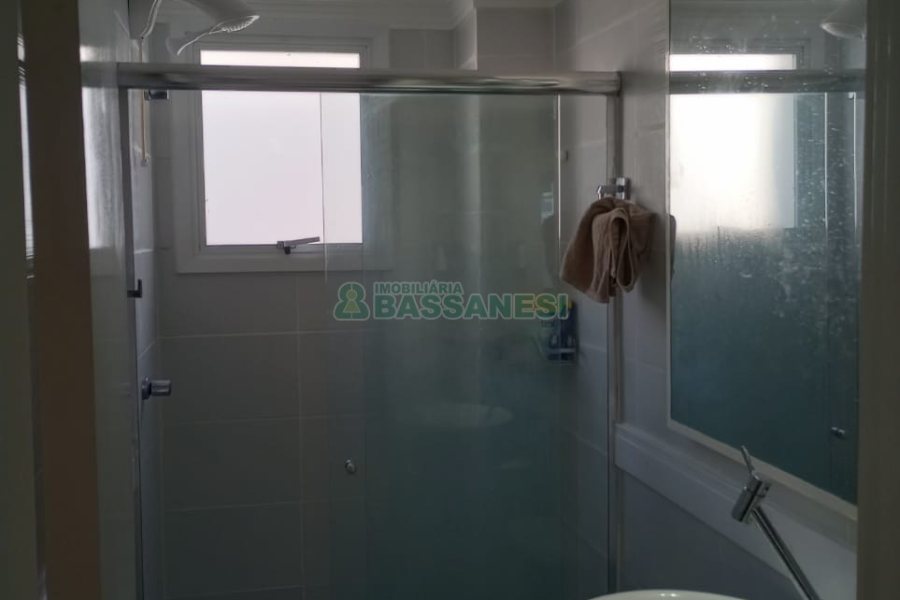 Apartamento com 49m², 2 dormitórios, 1 vaga, no bairro Charqueadas em Caxias do Sul para Comprar