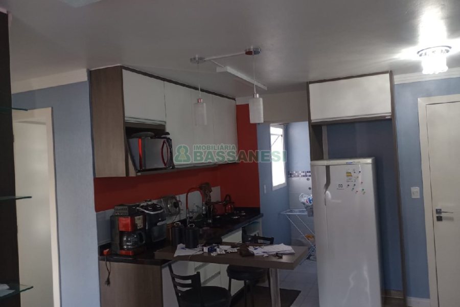 Apartamento com 49m², 2 dormitórios, 1 vaga, no bairro Charqueadas em Caxias do Sul para Comprar