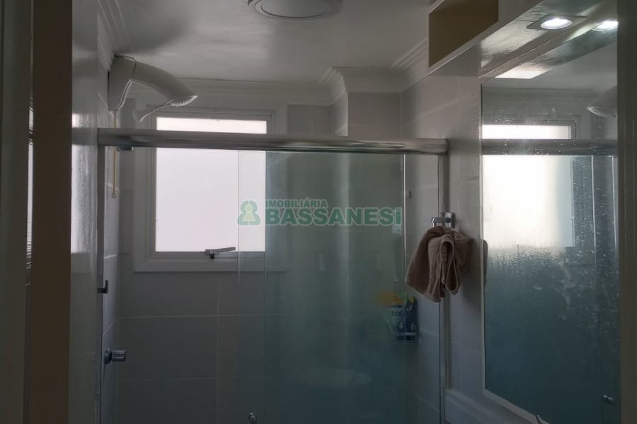 Apartamento com 49m², 2 dormitórios, 1 vaga, no bairro Charqueadas em Caxias do Sul para Comprar