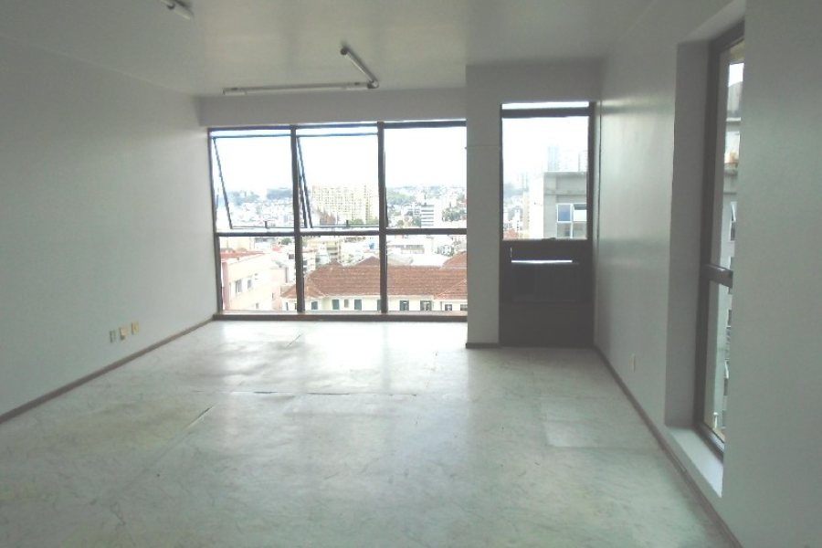 Sala com 45m², no bairro Centro em Caxias do Sul para Alugar