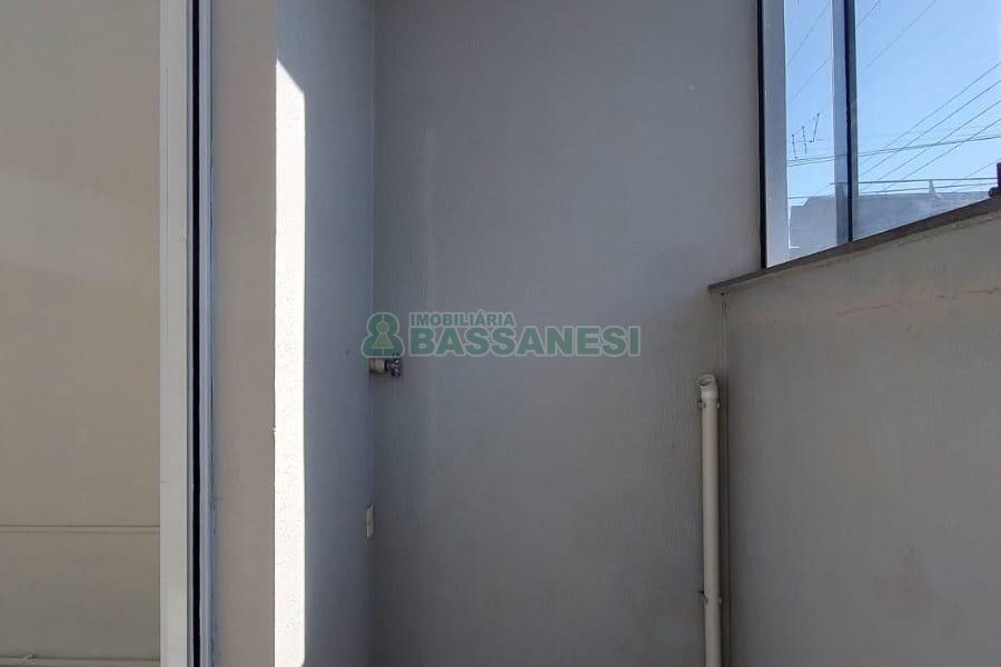 Kitinete com 42m², 1 dormitório, no bairro Presidente Vargas em Caxias do Sul para Alugar