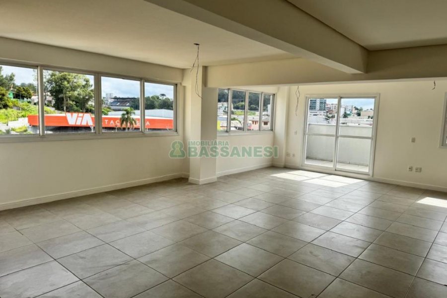 Sala com 86m², 1 vaga, no bairro Pio X em Caxias do Sul para Alugar