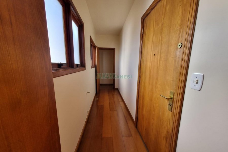 Apartamento com 100m², 3 dormitórios, 2 vagas, no bairro São Pelegrino em Caxias do Sul para Alugar ou Comprar