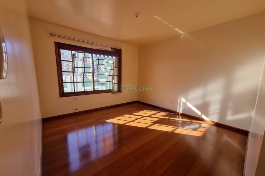 Apartamento com 100m², 3 dormitórios, 2 vagas, no bairro São Pelegrino em Caxias do Sul para Alugar ou Comprar
