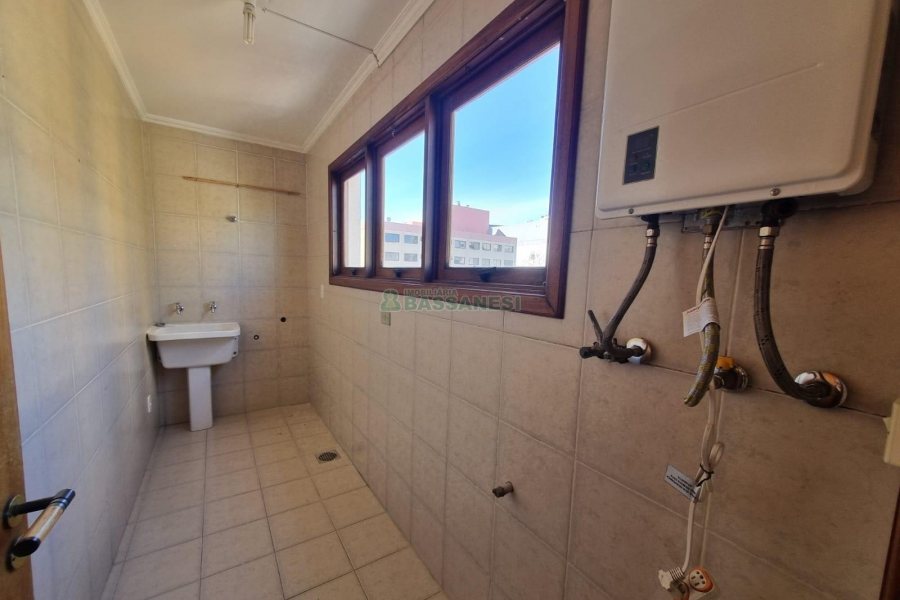 Apartamento com 100m², 3 dormitórios, 2 vagas, no bairro São Pelegrino em Caxias do Sul para Alugar ou Comprar