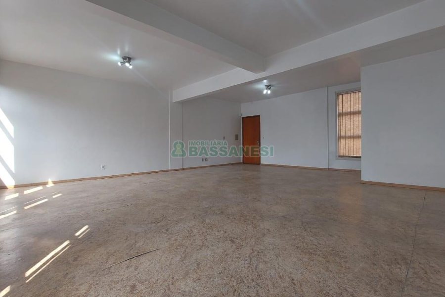 Sala com 60m², no bairro Centro em Caxias do Sul para Alugar