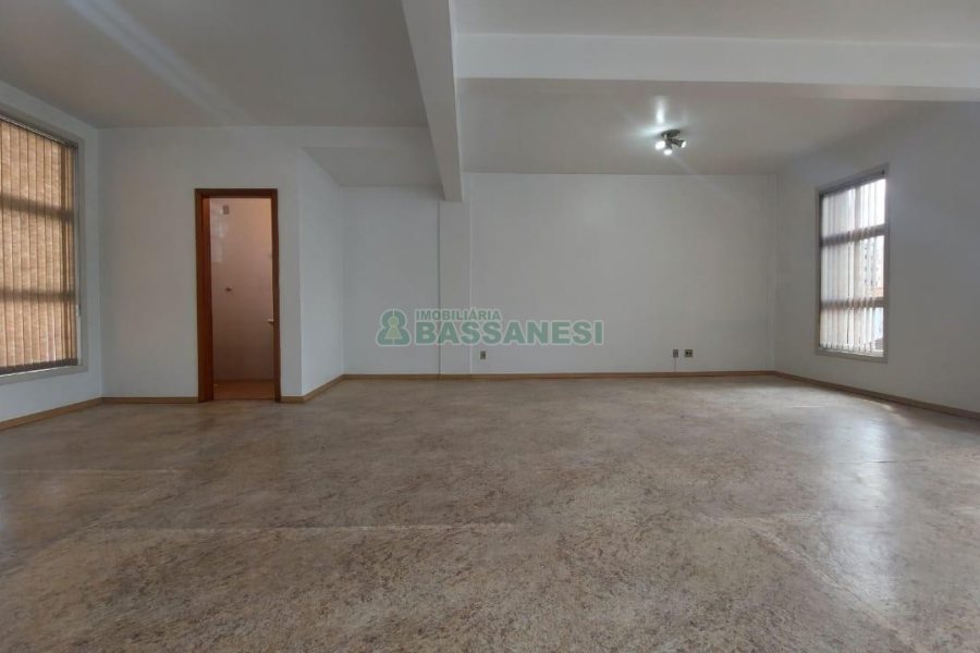 Sala com 60m², no bairro Centro em Caxias do Sul para Alugar