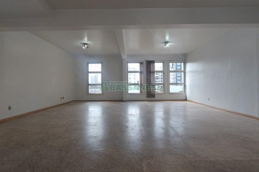Sala com 60m², no bairro Centro em Caxias do Sul para Alugar