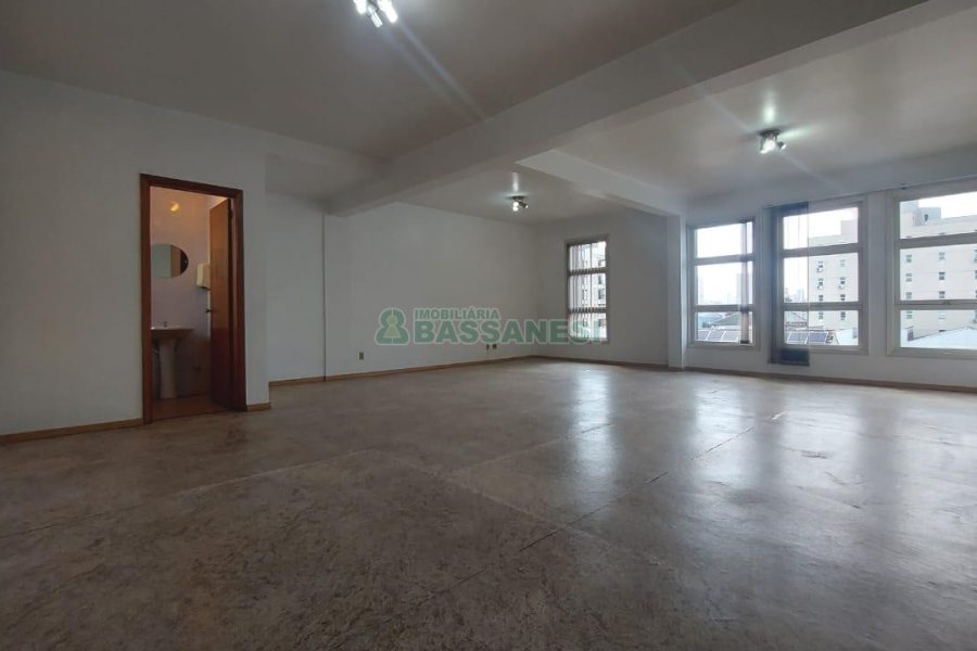 Sala com 60m², no bairro Centro em Caxias do Sul para Alugar