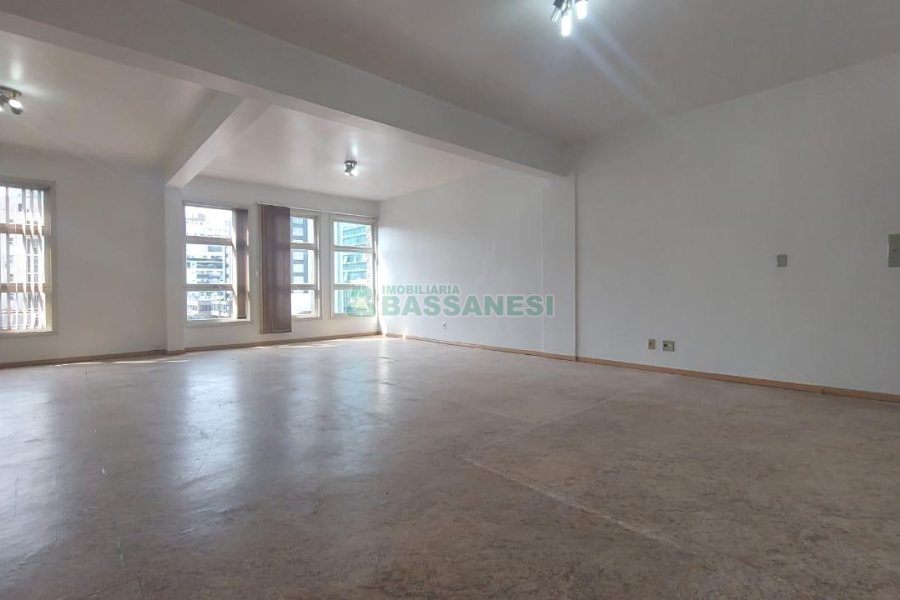 Sala com 60m², no bairro Centro em Caxias do Sul para Alugar