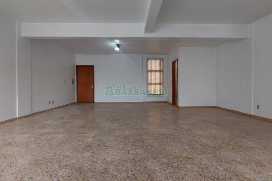 Sala com 60m², no bairro Centro em Caxias do Sul para Alugar
