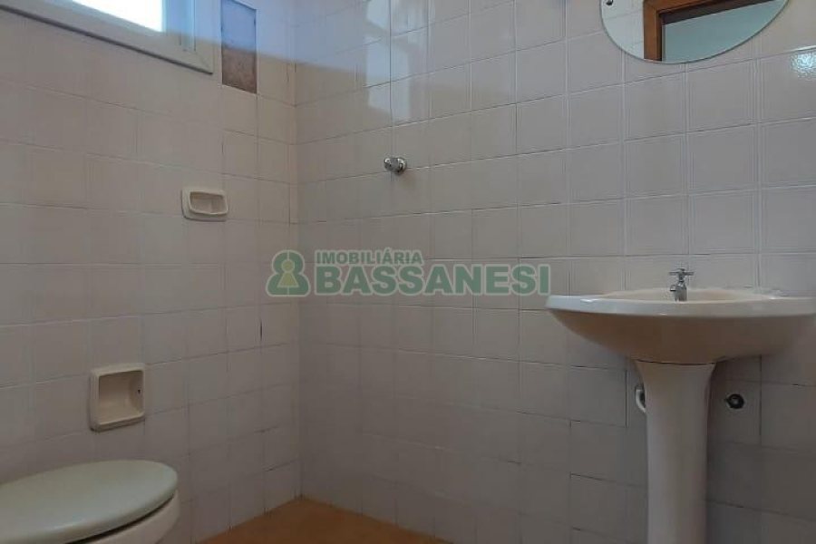Sala com 60m², no bairro Centro em Caxias do Sul para Alugar