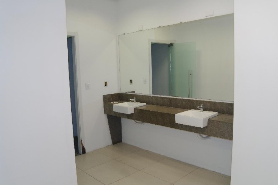 Loja com 1000m², no bairro Lourdes em Caxias do Sul para Alugar ou Comprar