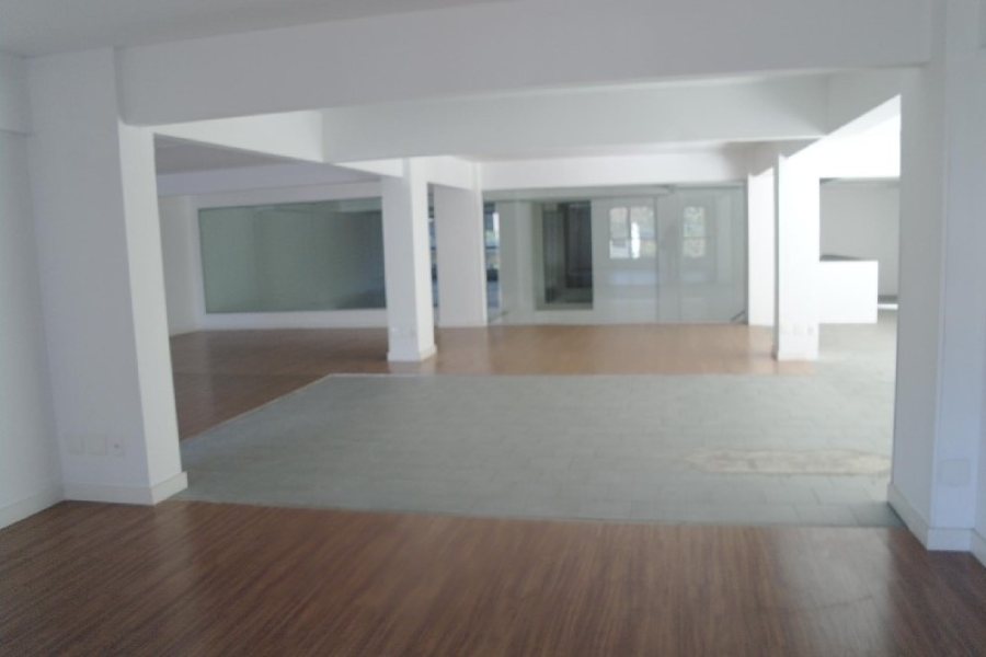 Loja com 1000m², no bairro Lourdes em Caxias do Sul para Alugar ou Comprar