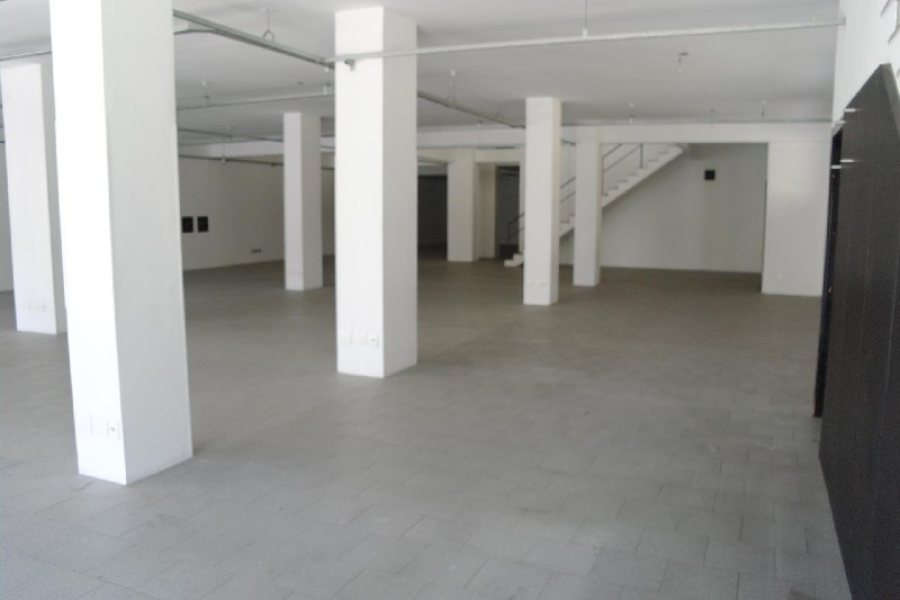 Loja com 1000m², no bairro Lourdes em Caxias do Sul para Alugar ou Comprar