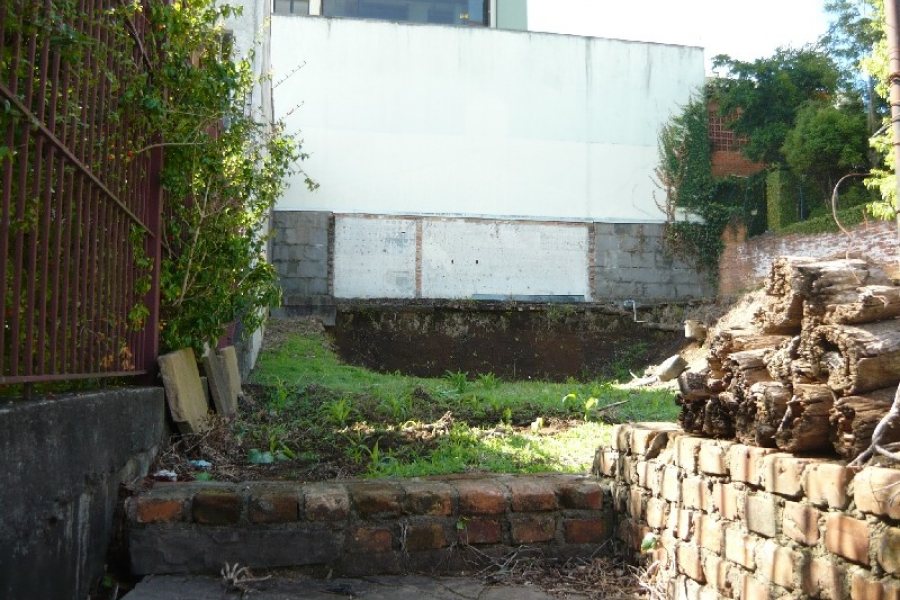Terreno com 312m², no bairro Madureira em Caxias do Sul para Comprar