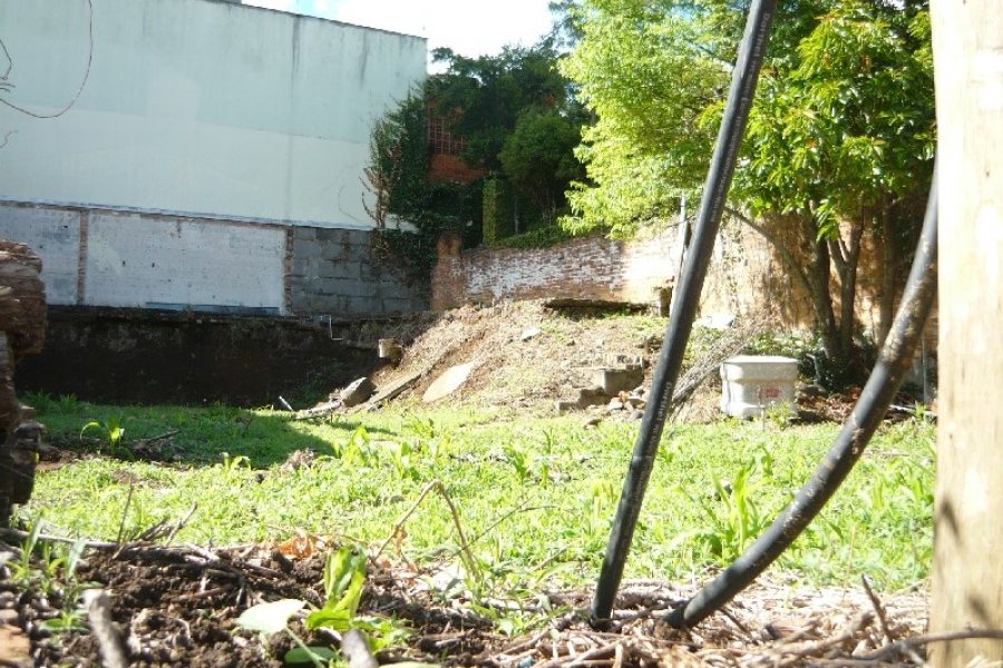 Terreno com 312m², no bairro Madureira em Caxias do Sul para Comprar