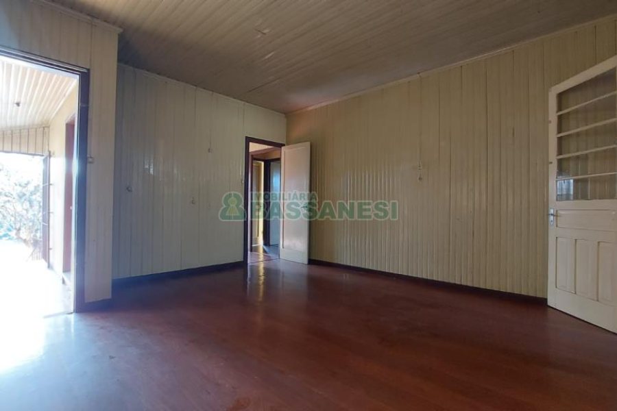 Casa com 330m², 3 dormitórios, 2 vagas, no bairro Rio Branco em Caxias do Sul para Comprar