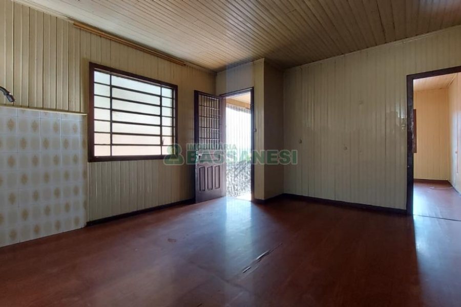 Casa com 330m², 3 dormitórios, 2 vagas, no bairro Rio Branco em Caxias do Sul para Comprar