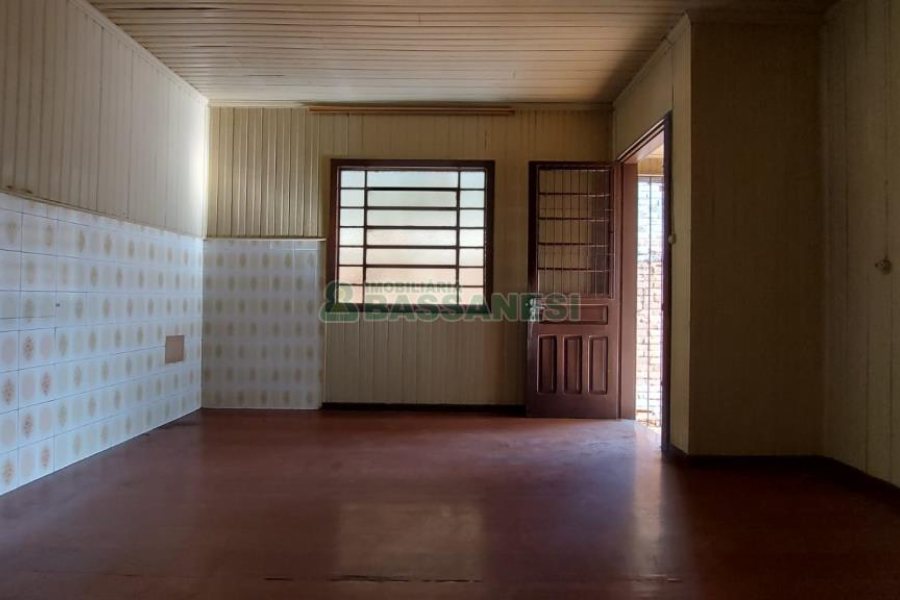 Casa com 330m², 3 dormitórios, 2 vagas, no bairro Rio Branco em Caxias do Sul para Comprar