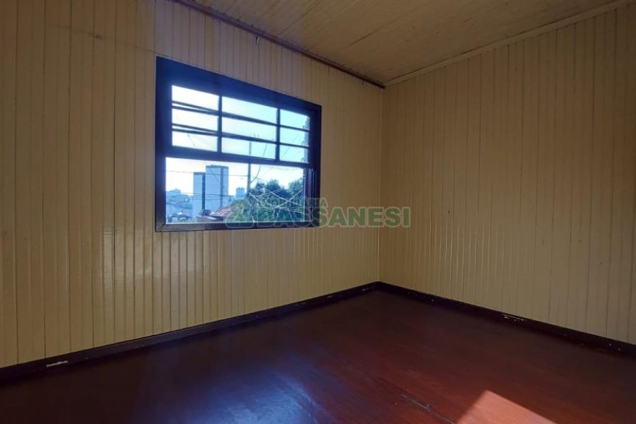 Casa com 330m², 3 dormitórios, 2 vagas, no bairro Rio Branco em Caxias do Sul para Comprar