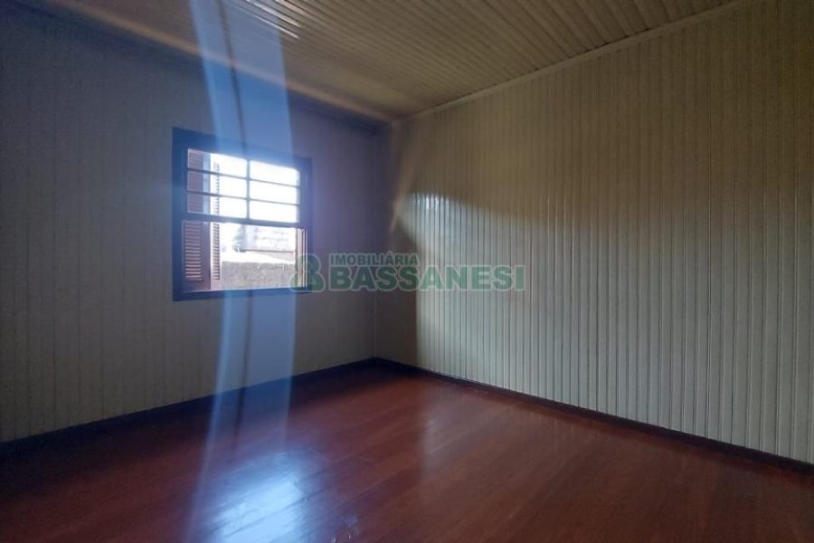 Casa com 330m², 3 dormitórios, 2 vagas, no bairro Rio Branco em Caxias do Sul para Comprar