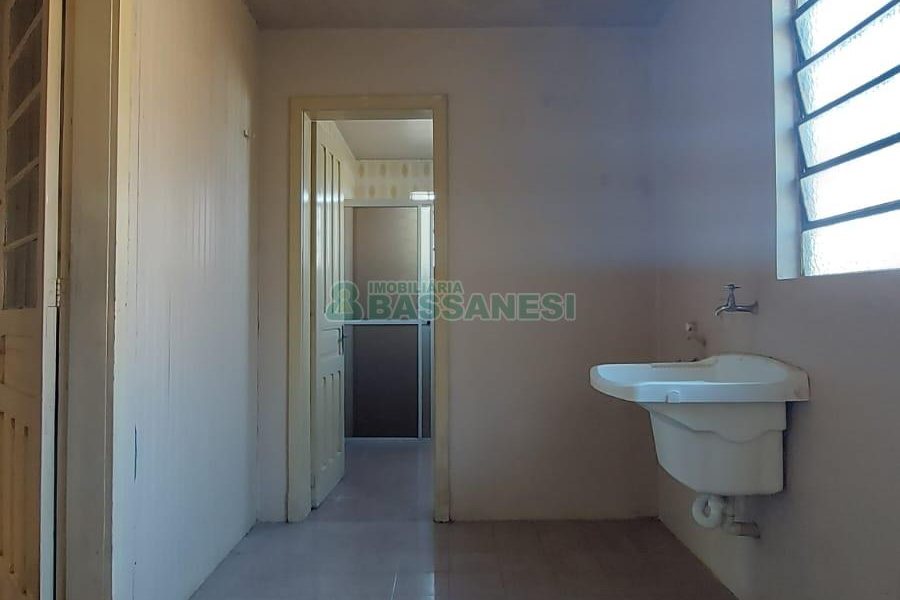 Casa com 330m², 3 dormitórios, 2 vagas, no bairro Rio Branco em Caxias do Sul para Comprar