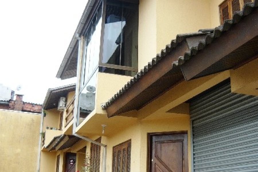 Sobrado com 86m², 3 dormitórios, 1 vaga, no bairro Esplanada em Caxias do Sul para Comprar