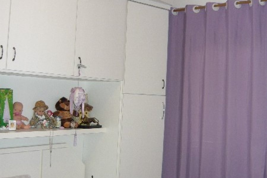 Sobrado com 86m², 3 dormitórios, 1 vaga, no bairro Esplanada em Caxias do Sul para Comprar