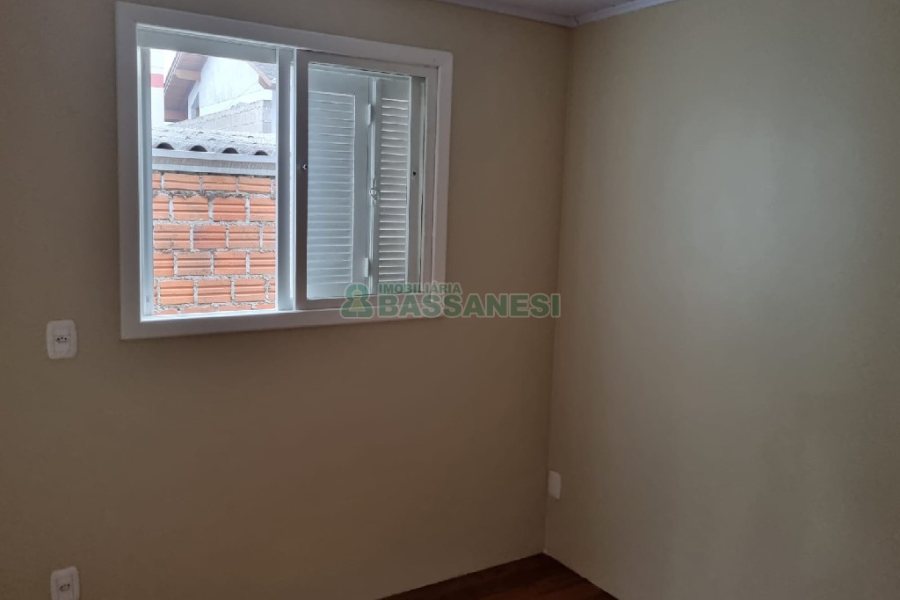 Casa com 103m², 5 dormitórios, 1 vaga, no bairro Cidade Nova em Caxias do Sul para Comprar