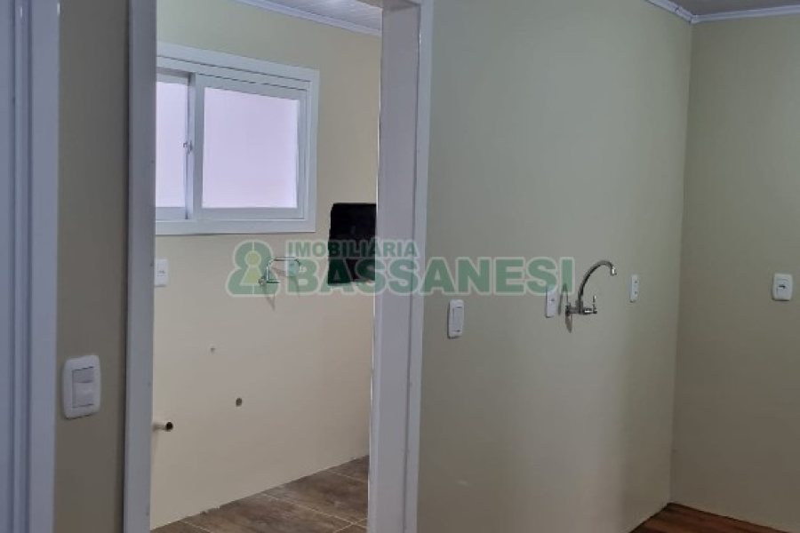 Casa com 103m², 5 dormitórios, 1 vaga, no bairro Cidade Nova em Caxias do Sul para Comprar