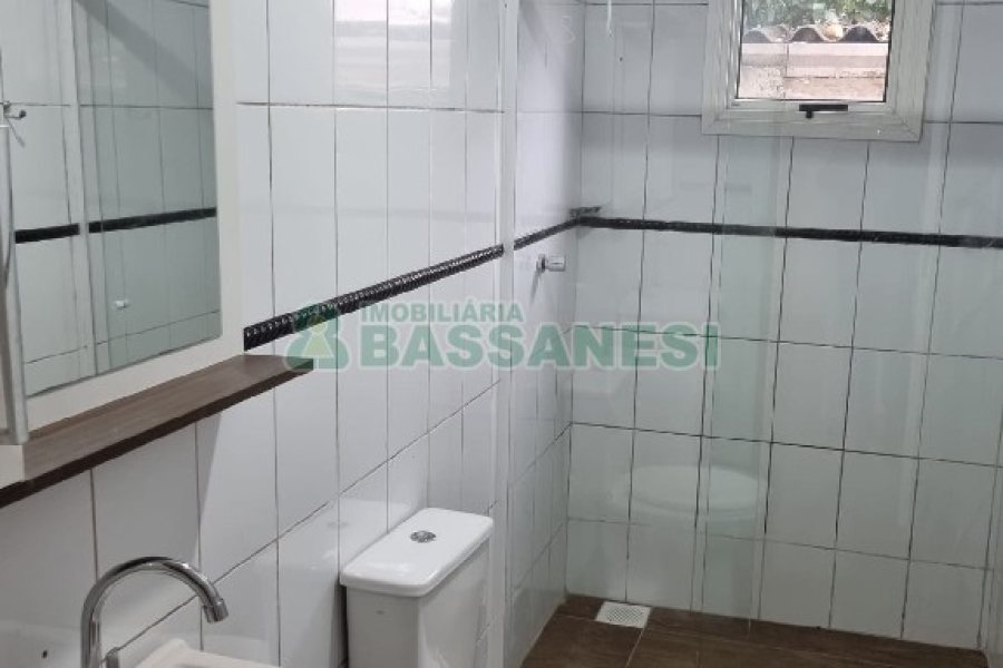 Casa com 103m², 5 dormitórios, 1 vaga, no bairro Cidade Nova em Caxias do Sul para Comprar