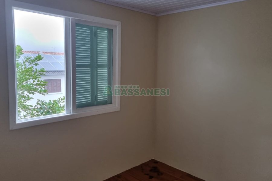 Casa com 103m², 5 dormitórios, 1 vaga, no bairro Cidade Nova em Caxias do Sul para Comprar