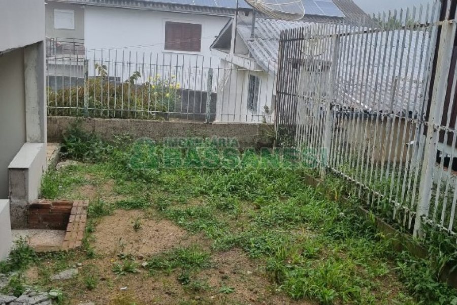 Casa com 103m², 5 dormitórios, 1 vaga, no bairro Cidade Nova em Caxias do Sul para Comprar