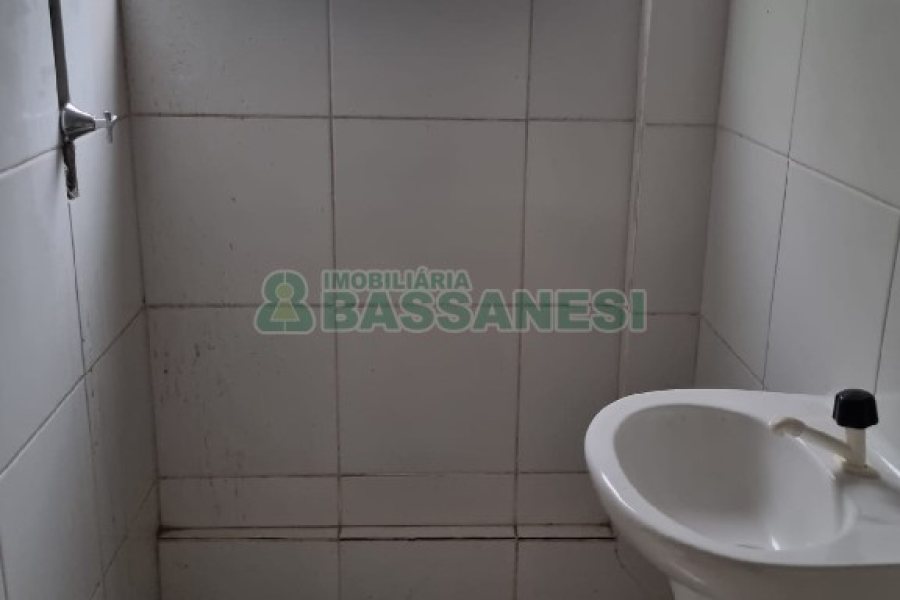 Casa com 103m², 5 dormitórios, 1 vaga, no bairro Cidade Nova em Caxias do Sul para Comprar