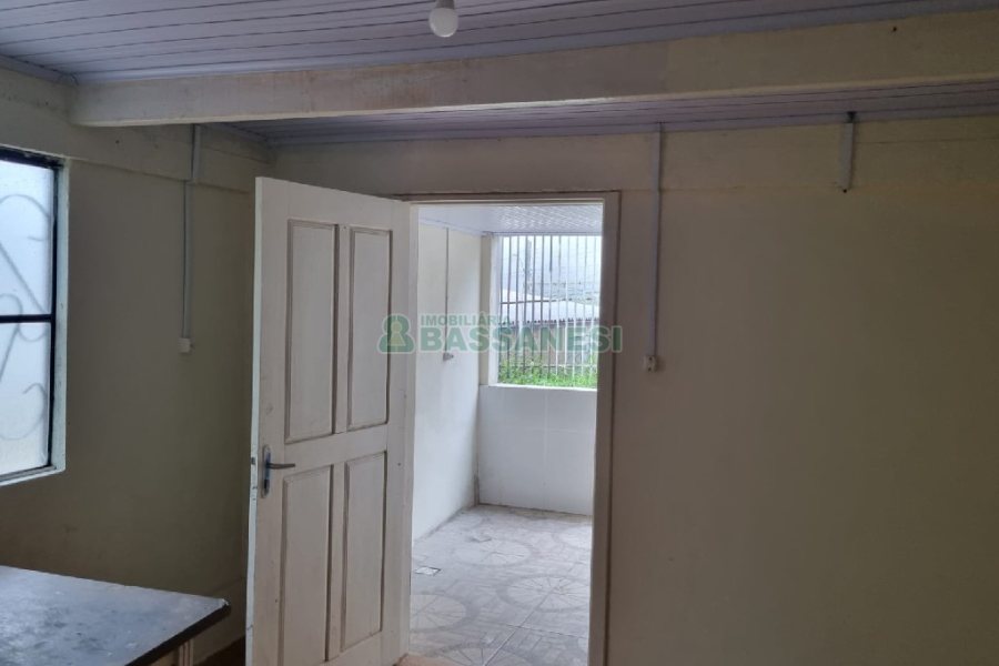Casa com 103m², 5 dormitórios, 1 vaga, no bairro Cidade Nova em Caxias do Sul para Comprar