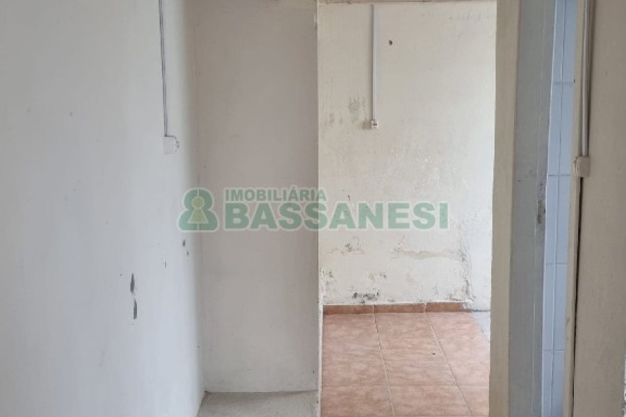 Casa com 103m², 5 dormitórios, 1 vaga, no bairro Cidade Nova em Caxias do Sul para Comprar