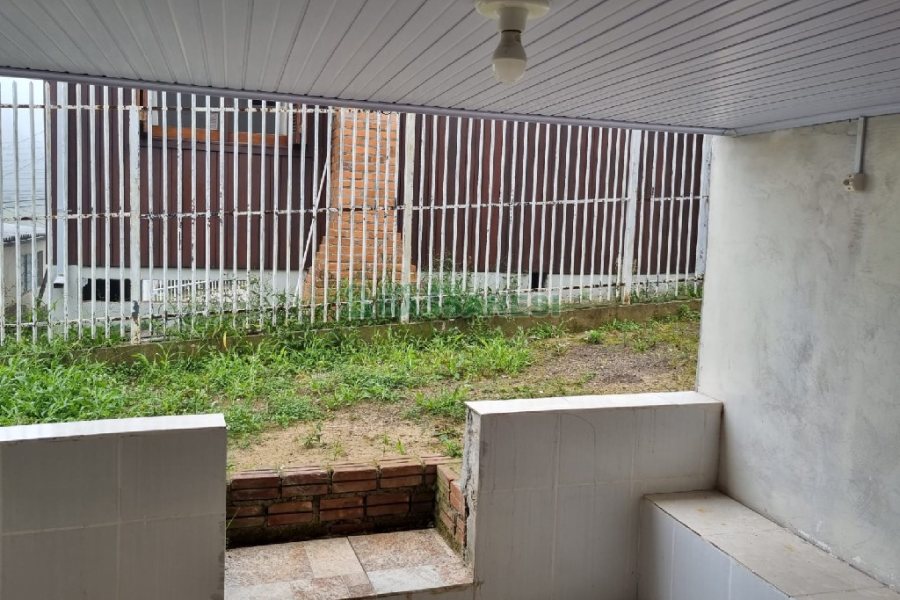 Casa com 103m², 5 dormitórios, 1 vaga, no bairro Cidade Nova em Caxias do Sul para Comprar