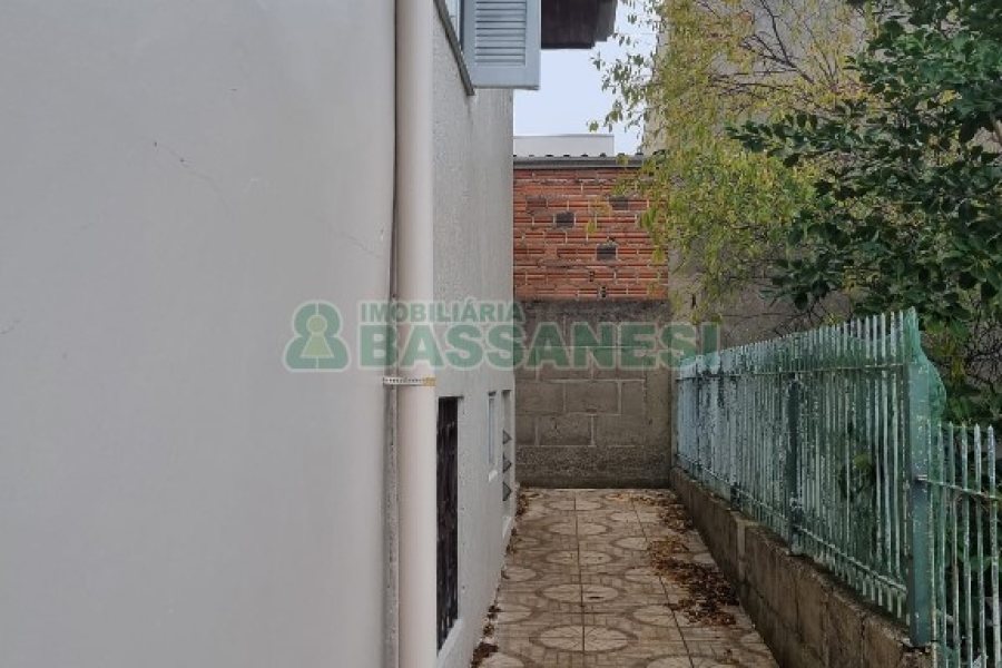 Casa com 103m², 5 dormitórios, 1 vaga, no bairro Cidade Nova em Caxias do Sul para Comprar