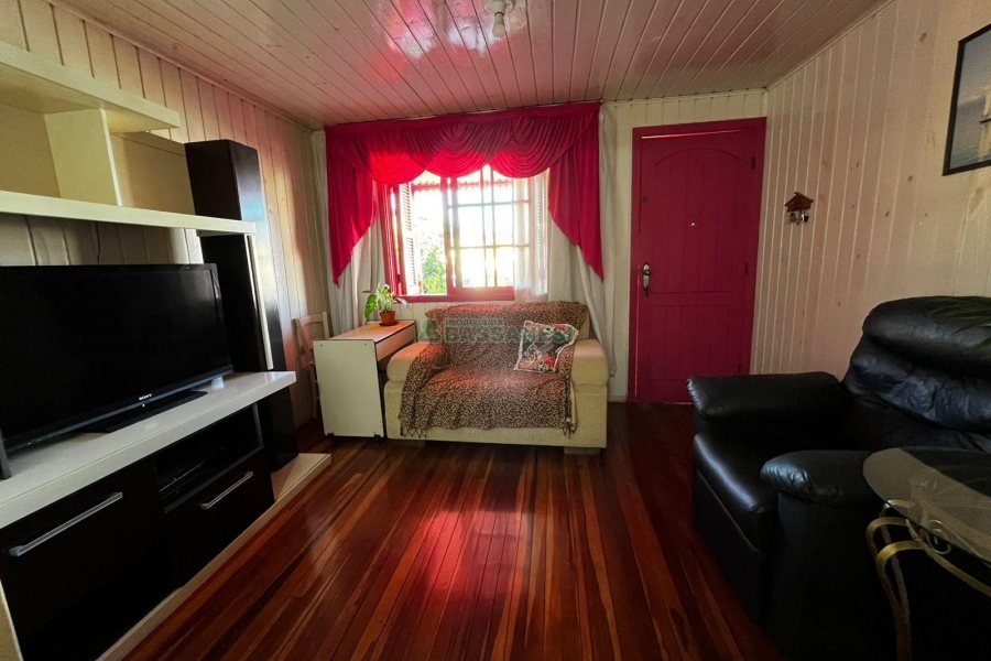 Casa com 194m², 6 dormitórios, 1 vaga, no bairro São Caetano em Caxias do Sul para Alugar ou Comprar
