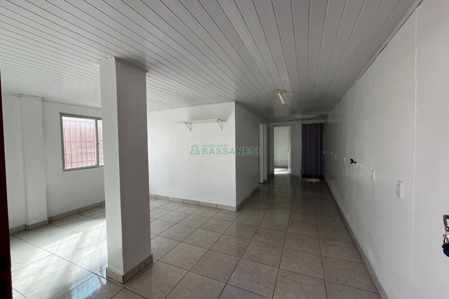 Casa com 194m², 6 dormitórios, 1 vaga, no bairro São Caetano em Caxias do Sul para Alugar ou Comprar