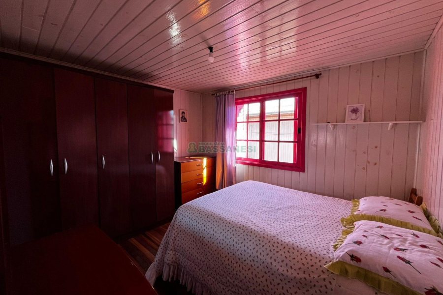 Casa com 194m², 6 dormitórios, 1 vaga, no bairro São Caetano em Caxias do Sul para Alugar ou Comprar