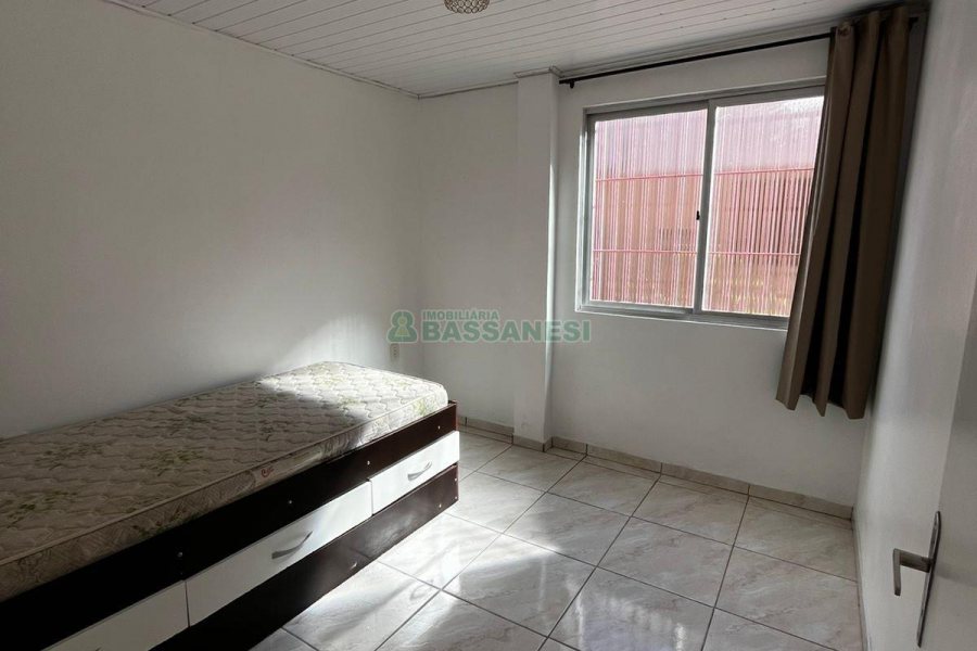 Casa com 194m², 6 dormitórios, 1 vaga, no bairro São Caetano em Caxias do Sul para Alugar ou Comprar