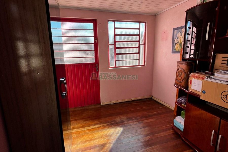 Casa com 194m², 6 dormitórios, 1 vaga, no bairro São Caetano em Caxias do Sul para Alugar ou Comprar
