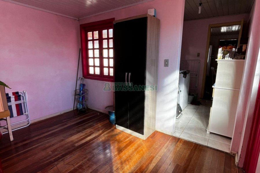 Casa com 194m², 6 dormitórios, 1 vaga, no bairro São Caetano em Caxias do Sul para Alugar ou Comprar
