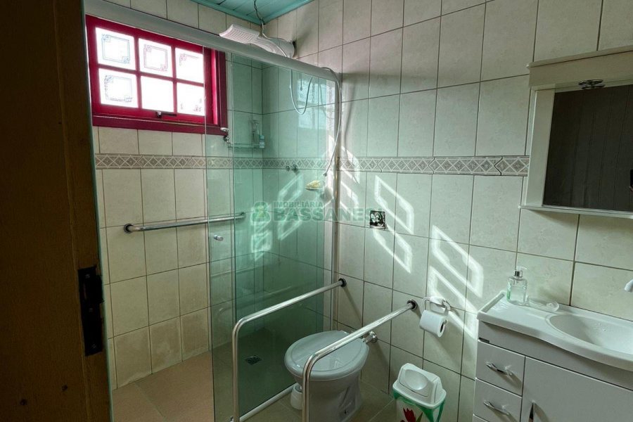 Casa com 194m², 6 dormitórios, 1 vaga, no bairro São Caetano em Caxias do Sul para Alugar ou Comprar