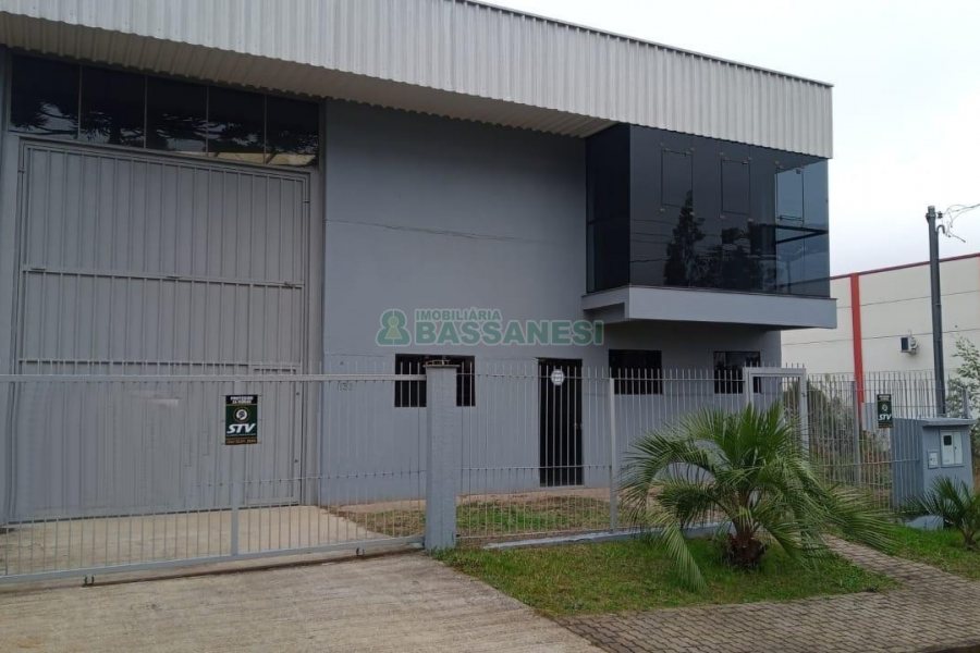 Pavilhão com 400m², no bairro São Cristóvão em Caxias do Sul para Alugar