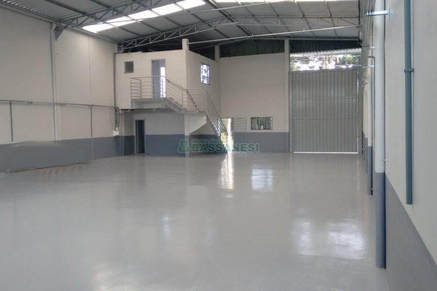 Pavilhão com 400m², no bairro São Cristóvão em Caxias do Sul para Alugar