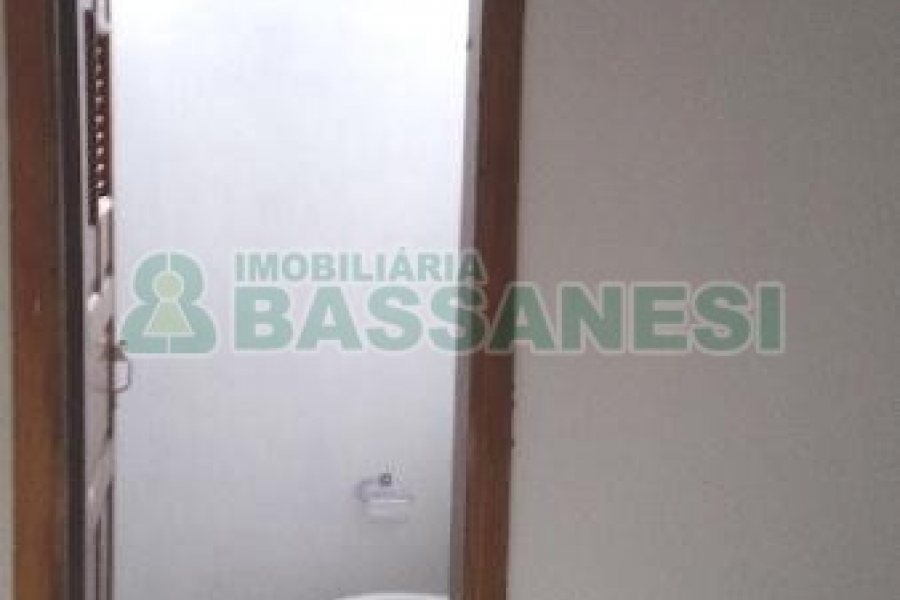 Pavilhão com 210m², no bairro Universitário em Caxias do Sul para Alugar